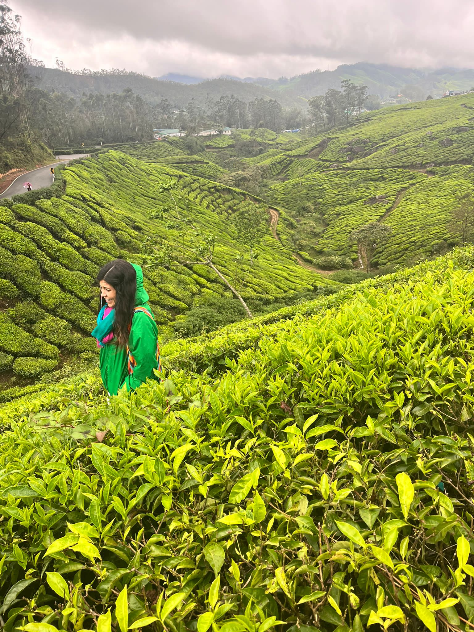 Mujer en estado de calma y conexión